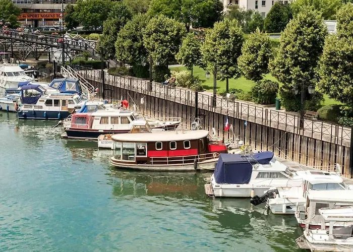 Charming 2-Room Flat Near Paris
