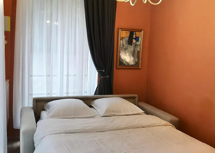 Charming 2-Room Flat Near Paris