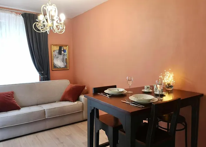Charming 2-Room Flat Near Paris